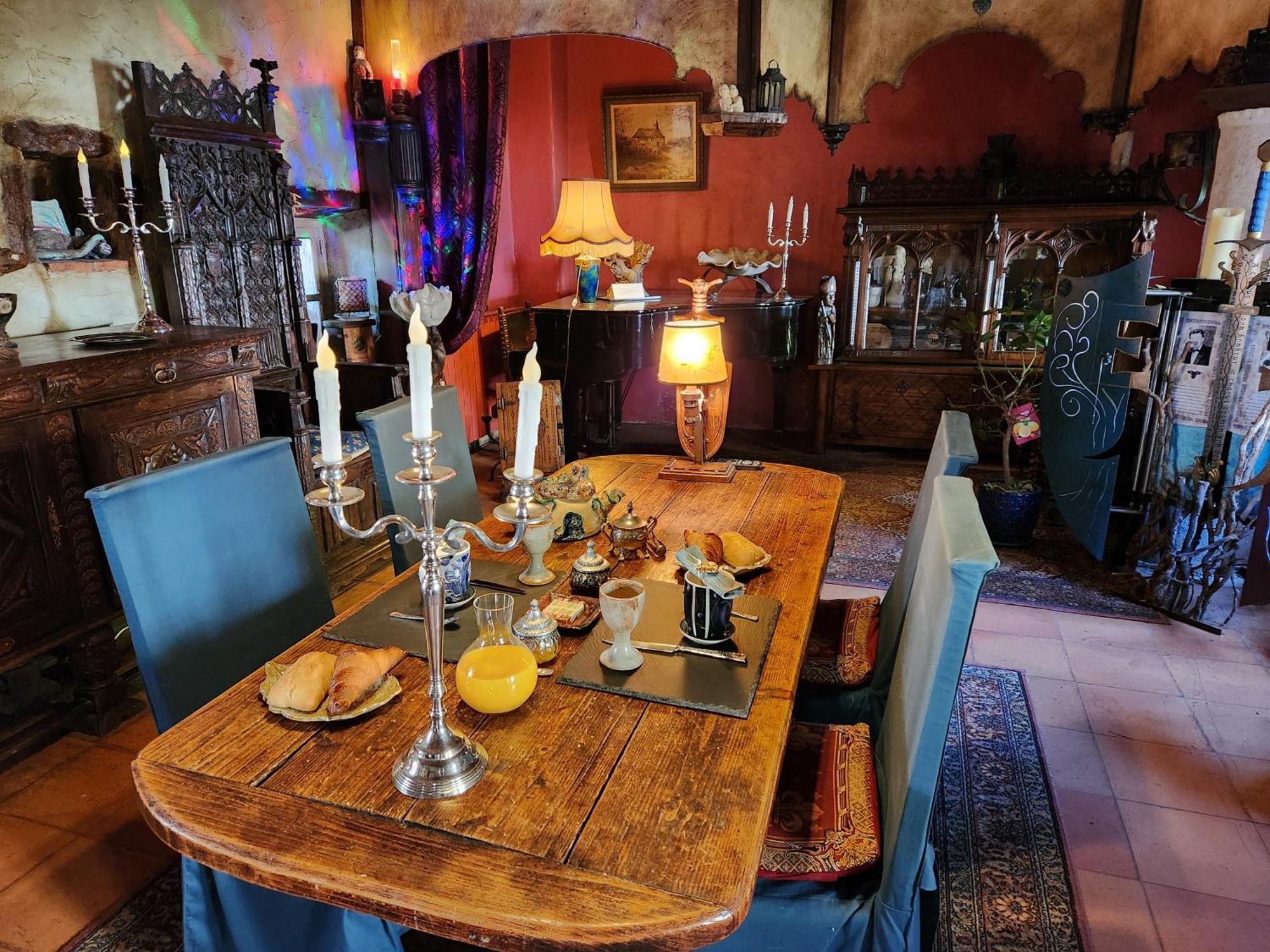 La Chaumiere Magique Des Elfes Et Ses Enigmes Bed & Breakfast Servas  Bagian luar foto